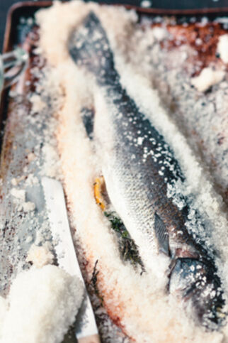 Loup de mer en croûte de sel - Wolfsbarsch in der Salzkruste Loup de mer en croûte de sel - Wolfsbarsch in der Salzkruste