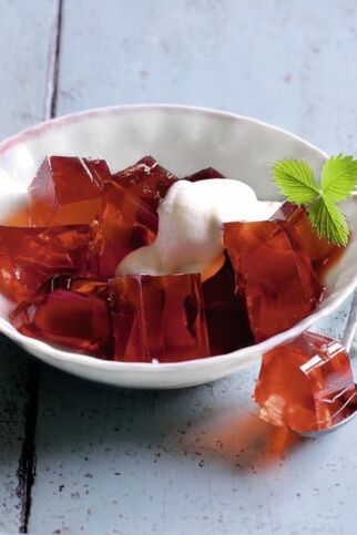 Für feine Desserts wie hier am besten losen Früchtetee kaufen - darin steckt deutlich mehr Aroma als in den praktischen Beuteln. in Würfelform Für feine Desserts wie hier am besten losen Früchtetee kaufen - darin steckt deutlich mehr Aroma als in den praktischen Beuteln. in Würfelform