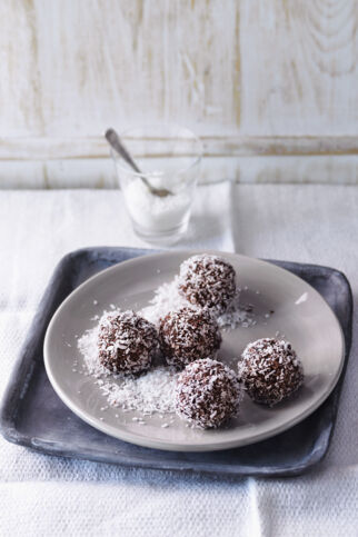 Brownie-Pralinen mit Haferflocken und Mandelmus Brownie-Pralinen mit Haferflocken und Mandelmus