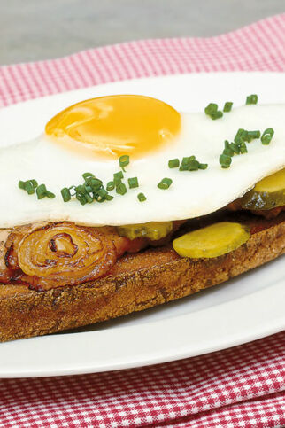 Schweineschnitzel »Strammer Max« Schweineschnitzel »Strammer Max«