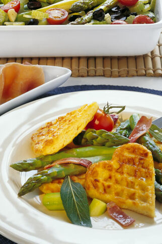 Spargel mit Kartoffelwaffeln Spargel mit Kartoffelwaffeln