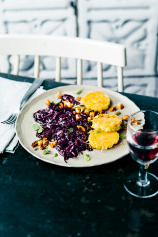 Maispolenta mit Holunderrotkohl Maispolenta mit Holunderrotkohl