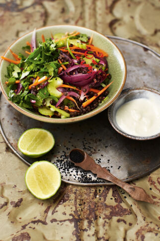 Indischer Linsensalat mit Limetten-Ingwer-Joghurt Indischer Linsensalat mit Limetten-Ingwer-Joghurt