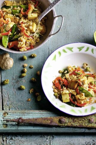 Bratreis mit Gemüse und Wasabinüssen Bratreis mit Gemüse und Wasabinüssen