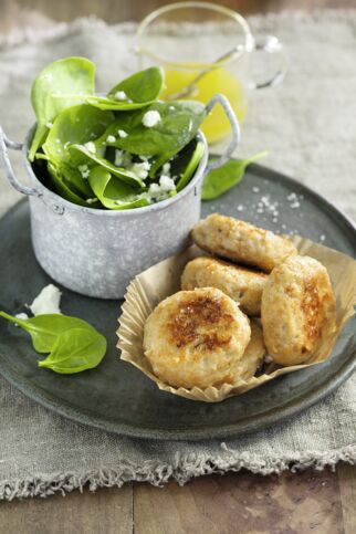 Putenfrikadellen mit Spinatsalat Putenfrikadellen mit Spinatsalat