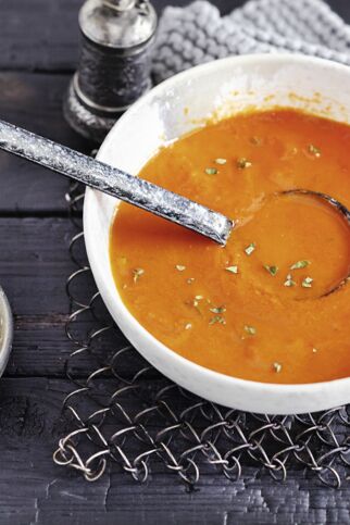 Paprikasuppe mit Pumpernickel Paprikasuppe mit Pumpernickel