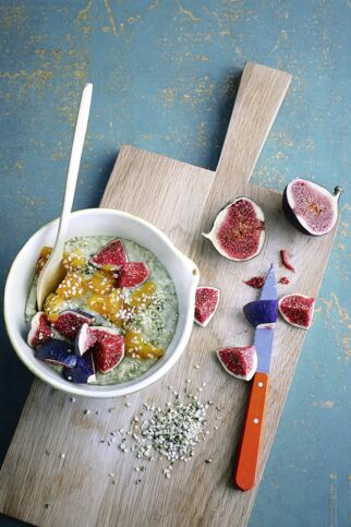 Grüner Hirse-Porridge mit Feigen Grüner Hirse-Porridge mit Feigen