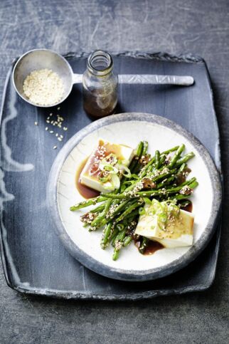 Gedämpfter Tofu mit Sesam-bohnen Gedämpfter Tofu mit Sesam-bohnen