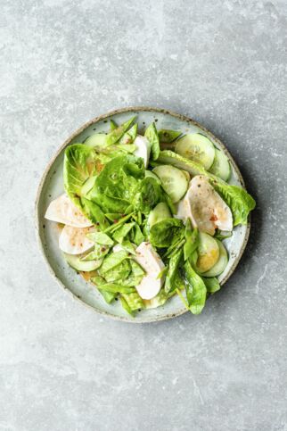 Grüner Salat mit Kokos-Hähnchenfilet Grüner Salat mit Kokos-Hähnchenfilet