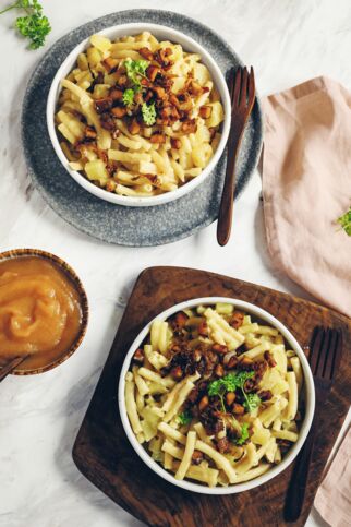 Älplermagronen mit Röstzwiebeln Älplermagronen mit Röstzwiebeln