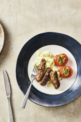 Cevapcici mit Hirsecouscous & Ofentomaten Cevapcici mit Hirsecouscous & Ofentomaten