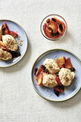 Topfenknödel mit
Apfelkompott Topfenknödel mit
Apfelkompott
