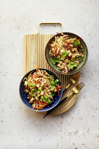 Chinakohl-Slaw mit Erdnuss-Tofu Chinakohl-Slaw mit Erdnuss-Tofu