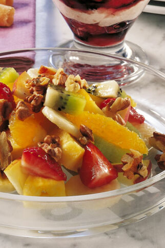 Obstsalat mit Walnüssen Obstsalat mit Walnüssen