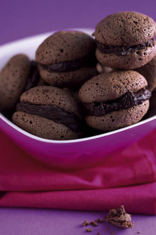 Mandelmakronen mit Schokofüllung Mandelmakronen mit Schokofüllung