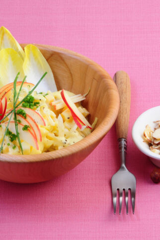 Selleriesalat in Chicorée-Schiffchen Selleriesalat in Chicorée-Schiffchen