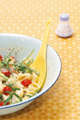 Nudelsalat mit Tomaten und Rucola Nudelsalat mit Tomaten und Rucola