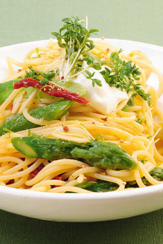Pasta mit grünem Spargel und Ziegenfrischkäse Pasta mit grünem Spargel und Ziegenfrischkäse