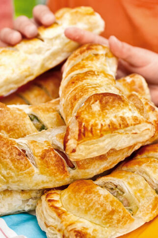Blätterteigrollen mit Würstchen Blätterteigrollen mit Würstchen