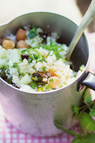 Bulgur-Kichererbsen-Salat mit Kräutern Bulgur-Kichererbsen-Salat mit Kräutern