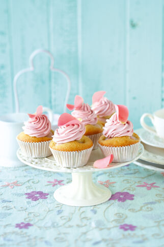 Rosen-Litschi-Cupcakes Rosen-Litschi-Cupcakes