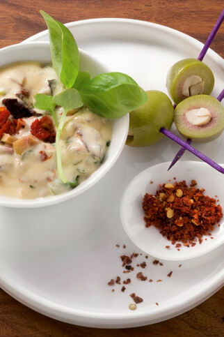 Italienische Mayonnaise mit Mandeloliven Italienische Mayonnaise mit Mandeloliven