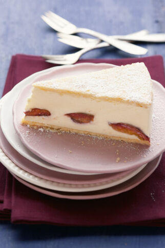 Käsesahnetorte mit Pflaumen Käsesahnetorte mit Pflaumen