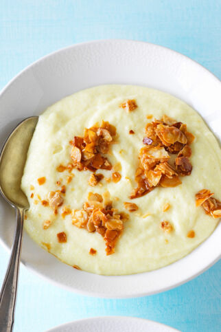 Grießcreme mit Mandelkrokant Grießcreme mit Mandelkrokant