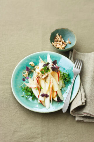 Schwarzwurzel-Apfel-Salat mit Quitten-Muskatnuss-Vinaigrette Schwarzwurzel-Apfel-Salat mit Quitten-Muskatnuss-Vinaigrette