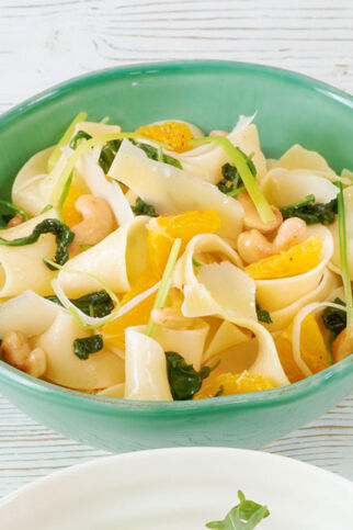 Orangen-Cashew-Nudelpfanne Orangen-Cashew-Nudelpfanne