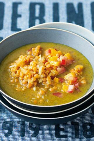 Scharfe Linsen-Suppe mit Mango Scharfe Linsen-Suppe mit Mango