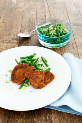 »Gyros«-Medaillons mit Bohnensalat und »Tsatsiki« »Gyros«-Medaillons mit Bohnensalat und »Tsatsiki«