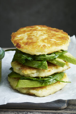 Kartoffel-Avocado-Burger mit Rucola und Ananasdip Kartoffel-Avocado-Burger mit Rucola und Ananasdip