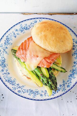 Spargel-Lachs-Burger Spargel-Lachs-Burger