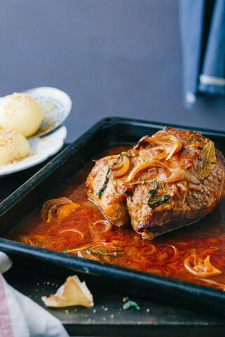 Schweinebraten mit Knödeln Schweinebraten mit Knödeln