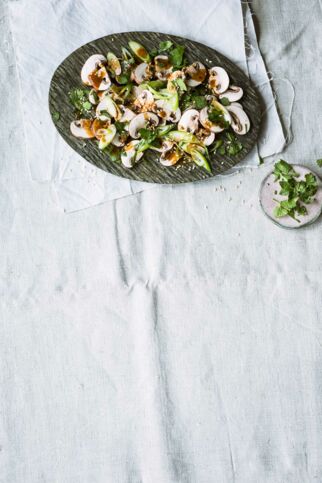 Asiatischer roher Champignonsalat Asiatischer roher Champignonsalat