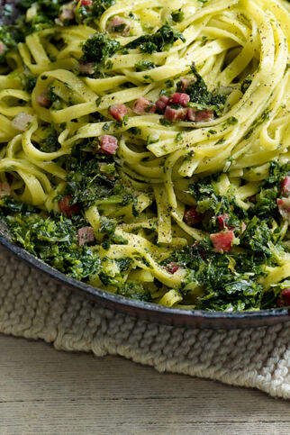 Grünkohlpfanne mit Nudeln Grünkohlpfanne mit Nudeln
