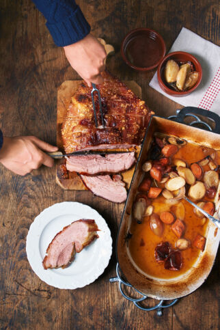 Krustenschweinebraten mit Dunkelbiersauce Krustenschweinebraten mit Dunkelbiersauce