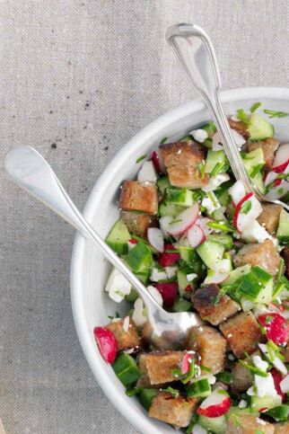 Brotsalat mit Radieschen Brotsalat mit Radieschen