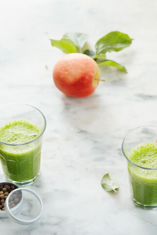 Grünkohl-Apfel-Smoothie mit Piment und Orange Grünkohl-Apfel-Smoothie mit Piment und Orange