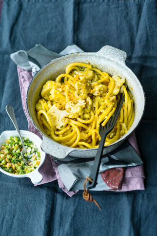 Curry-Nudeln mit Blumenkohl Curry-Nudeln mit Blumenkohl
