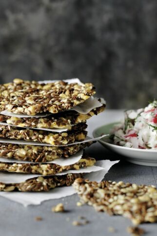 Cracker mit Radieschen-Hüttenkäse Cracker mit Radieschen-Hüttenkäse