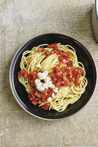 Spaghetti mit kalter Sauce Spaghetti mit kalter Sauce