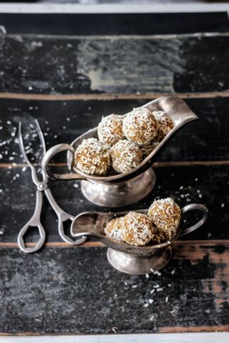 Energiekugeln mit Haselnuss und Kokosnuss Energiekugeln mit Haselnuss und Kokosnuss