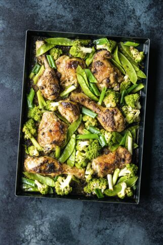 Saté-Hähnchenkeulen mit Gemüse Saté-Hähnchenkeulen mit Gemüse