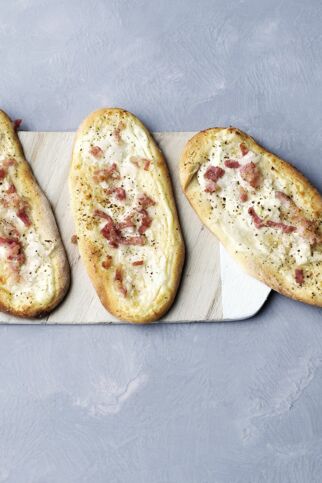 Schnelle Handbrote mit Speck Schnelle Handbrote mit Speck