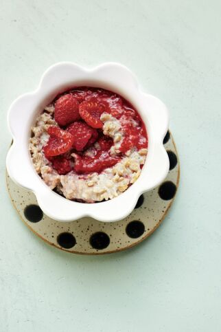 Dinkel-Porridge mit Beeren Dinkel-Porridge mit Beeren