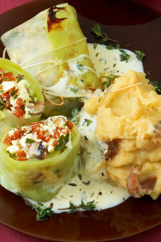 Kohlrouladen mit Steinpilz-Kartoffelpüree Kohlrouladen mit Steinpilz-Kartoffelpüree