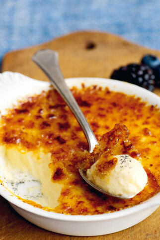 Crème Brûlée mit Vanille und Zimt Crème Brûlée mit Vanille und Zimt