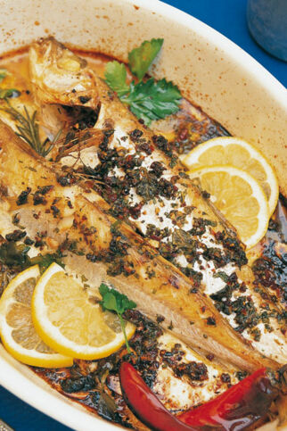 Fisch italienischer Art aus dem Ofen Fisch italienischer Art aus dem Ofen
